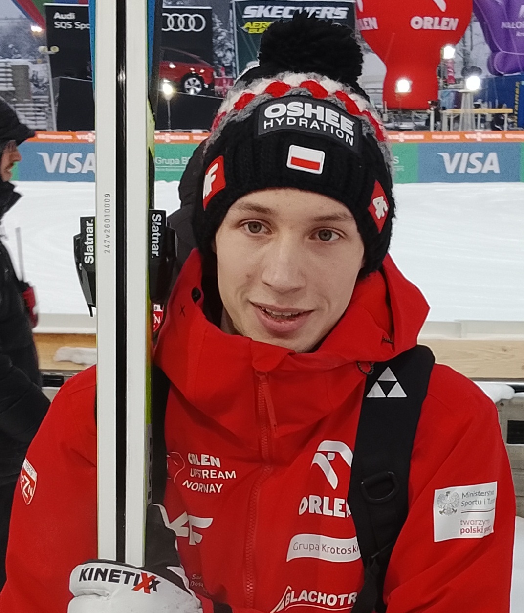 Kacper Tomasiak podczas zawodów w skokach narciarskich